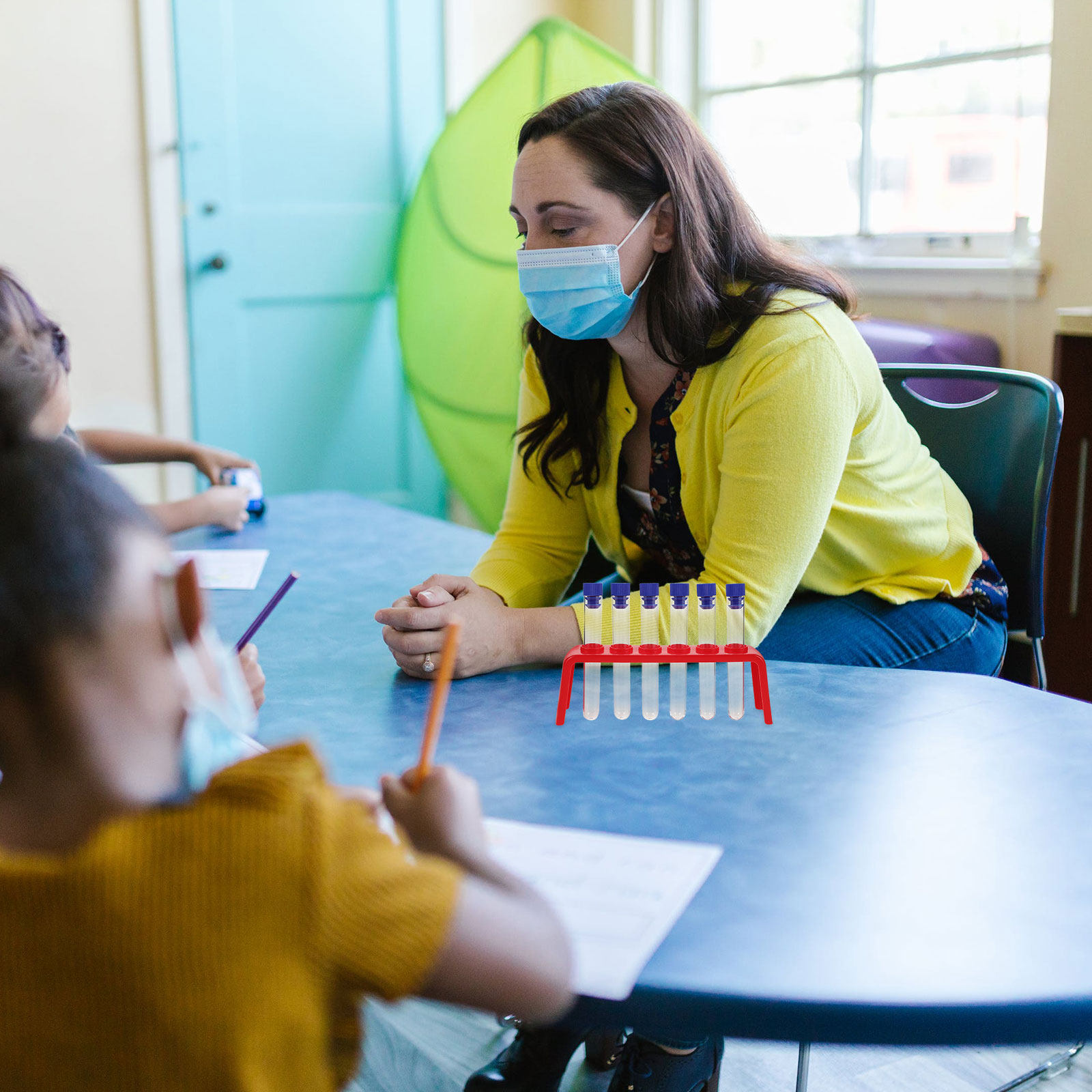 Kids Education Kit - ชุดอุปกรณ์ทดลองวิทยาศาสตร์สำหรับเด็ก 2 ชุด พร้อมหลอดทดลองพลาสติกและชั้นวาง อุปกรณ์การศึกษาเพื่อกระตุ้นความอยากรู้อยากเห็นในวิชาเคมี